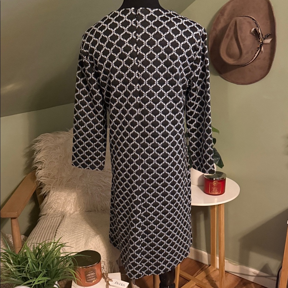 Elegant  Patterned Dress - Picture 4 of 5
